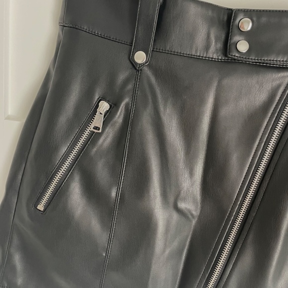 ZARA Black Faux Leather Moto Mini Skirt with Zippers Size M NWOT - Picture 4 of 5
